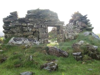 Teampall Mártain/Teampall Liath